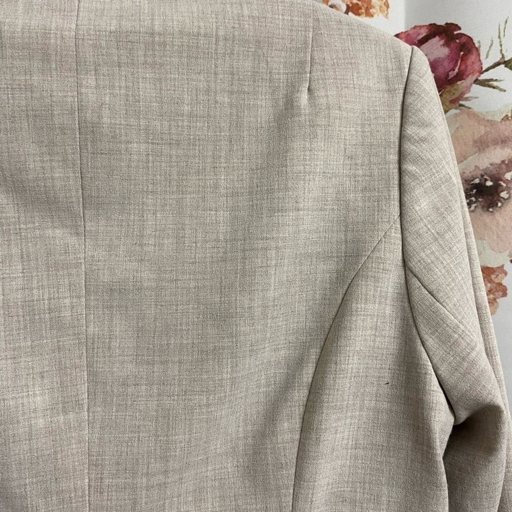 Size 4 Isaac Mizrahi blazer​​​​​​​​​​ - Picture 6 of 8
